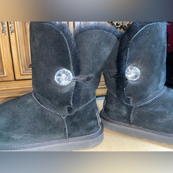 UGG Bailey swarovski button boots - Picture 3 of 15